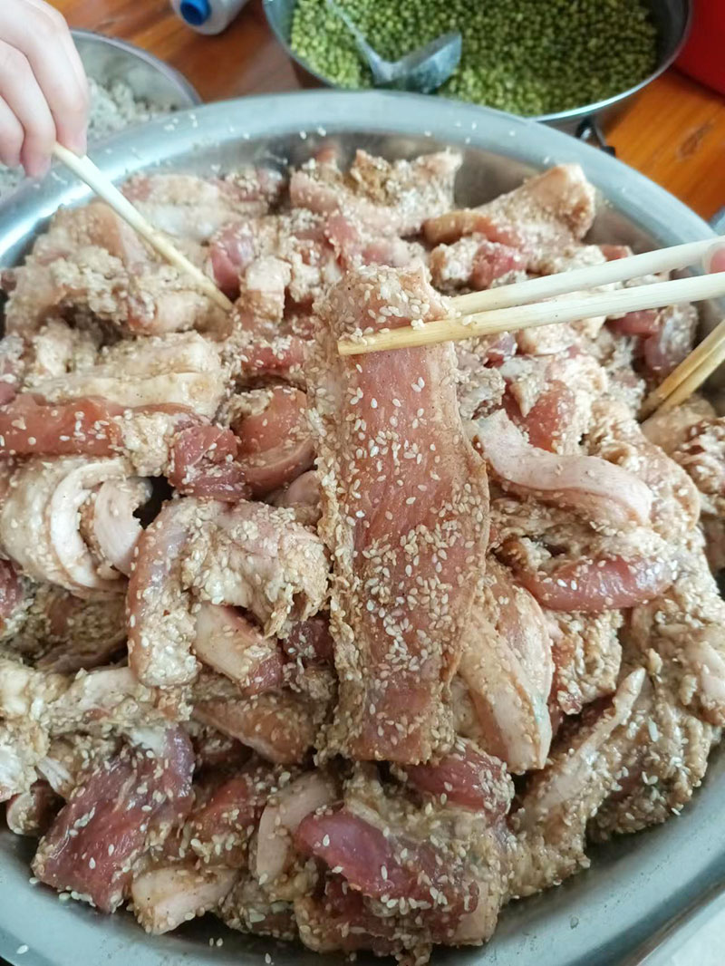 羿康家具举办端午节包粽子活动